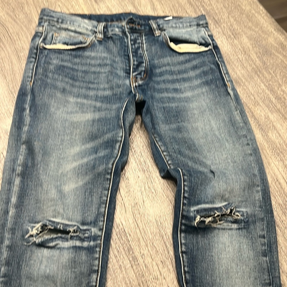 Mens MNML skinny stretch denim with zippered bottoms and knee slits. Size 31